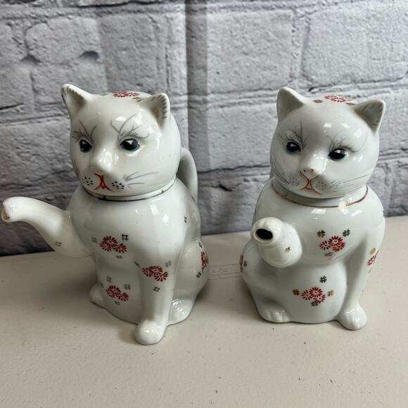 Vintage Chinese Raised Paw White Lucky Cat Lidded Teapots 5.5” Bundle of (2) - Picture 1 of 13